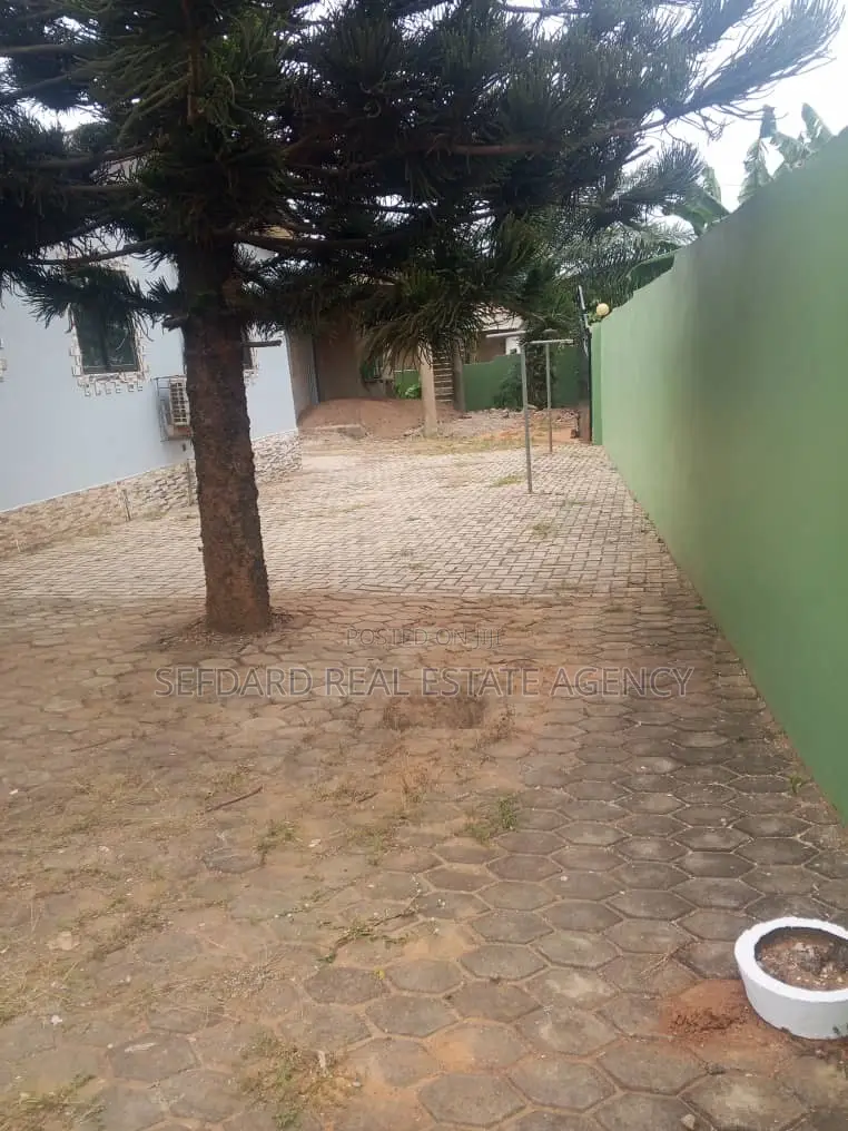 3bdrm House in Sefdard Properties, Ablekuma for rent