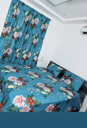 4 Pillow Cases With King Size Bedsheets