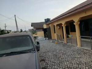 5bdrm House in Legacy Solid Real, Baatsona Total for rent