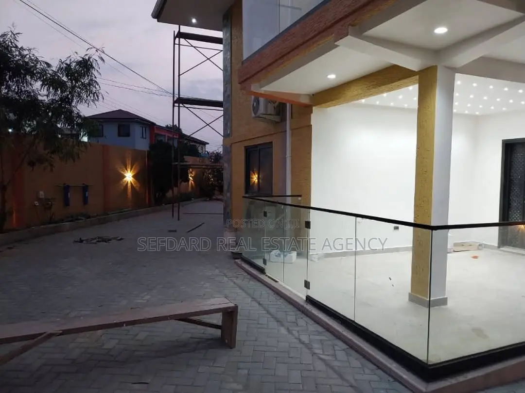 6bdrm Duplex in Sefdard Properties, Asylum Down for rent