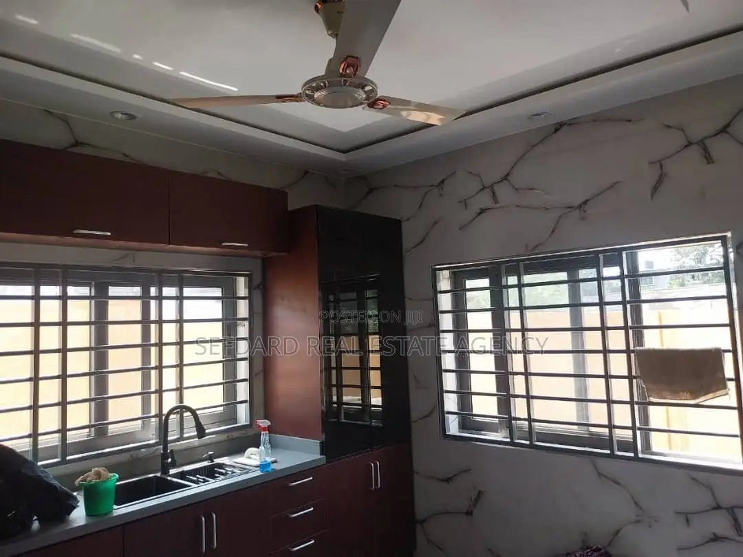 6bdrm Duplex in Sefdard Properties, Asylum Down for rent