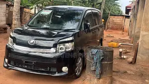 Toyota Voxy V 2WD 8-Seater 2011 Black