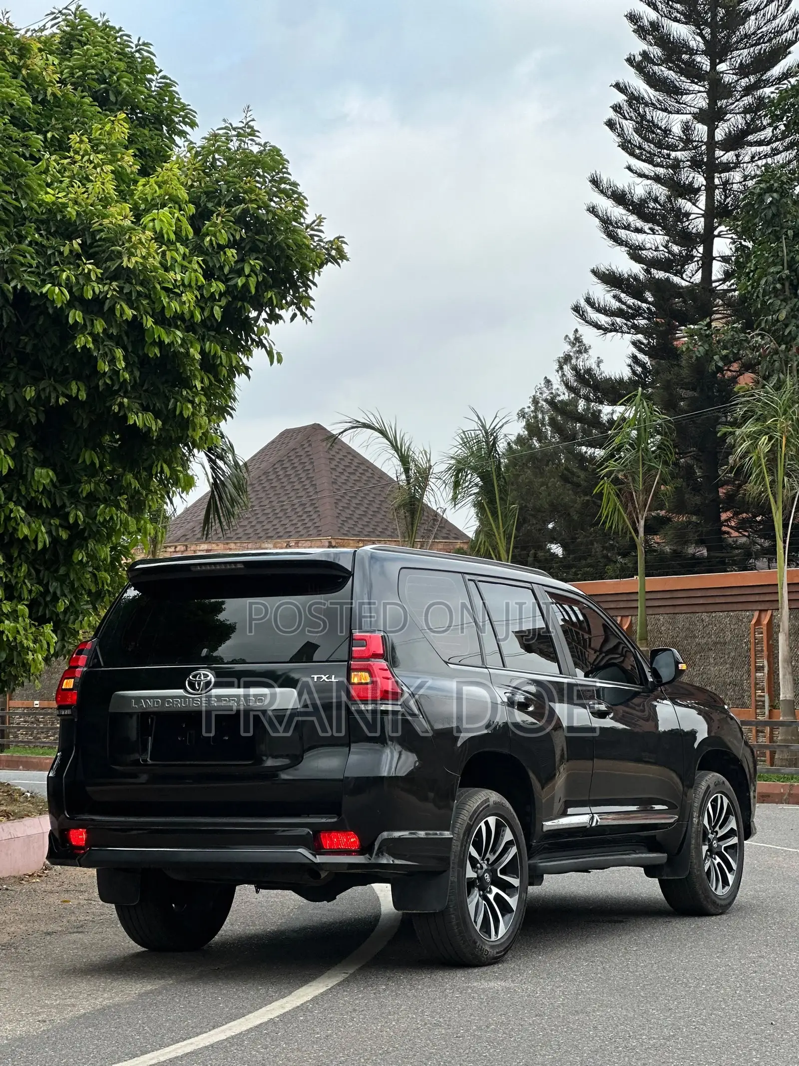 Toyota Land Cruiser Prado 2.7 2023 Black