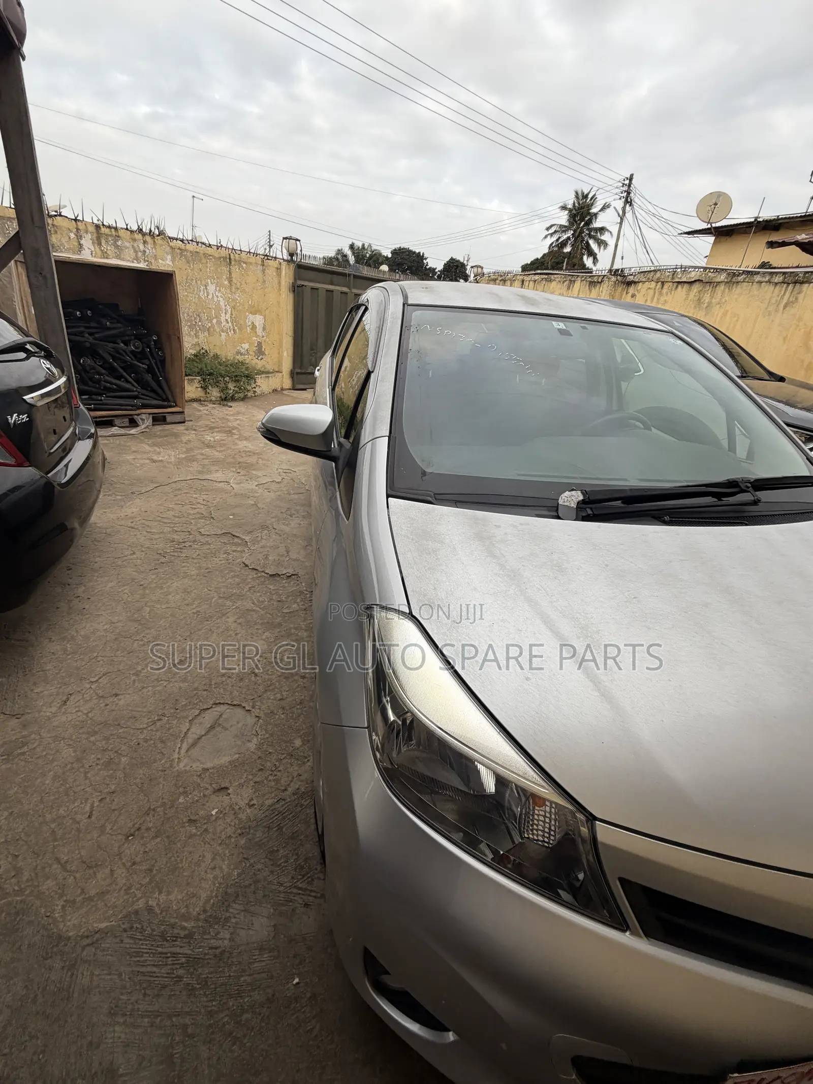 Toyota Vitz 1.3 FWD 5dr 2014 Silver