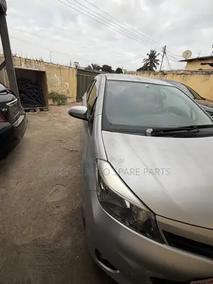 Toyota Vitz 1.3 FWD 5dr 2014 Silver