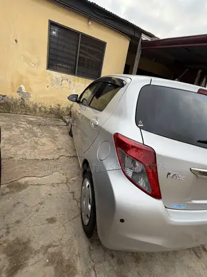 Toyota Vitz 1.3 FWD 5dr 2014 Silver