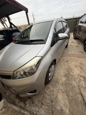 Toyota Vitz 1.3 FWD 5dr 2014 Silver