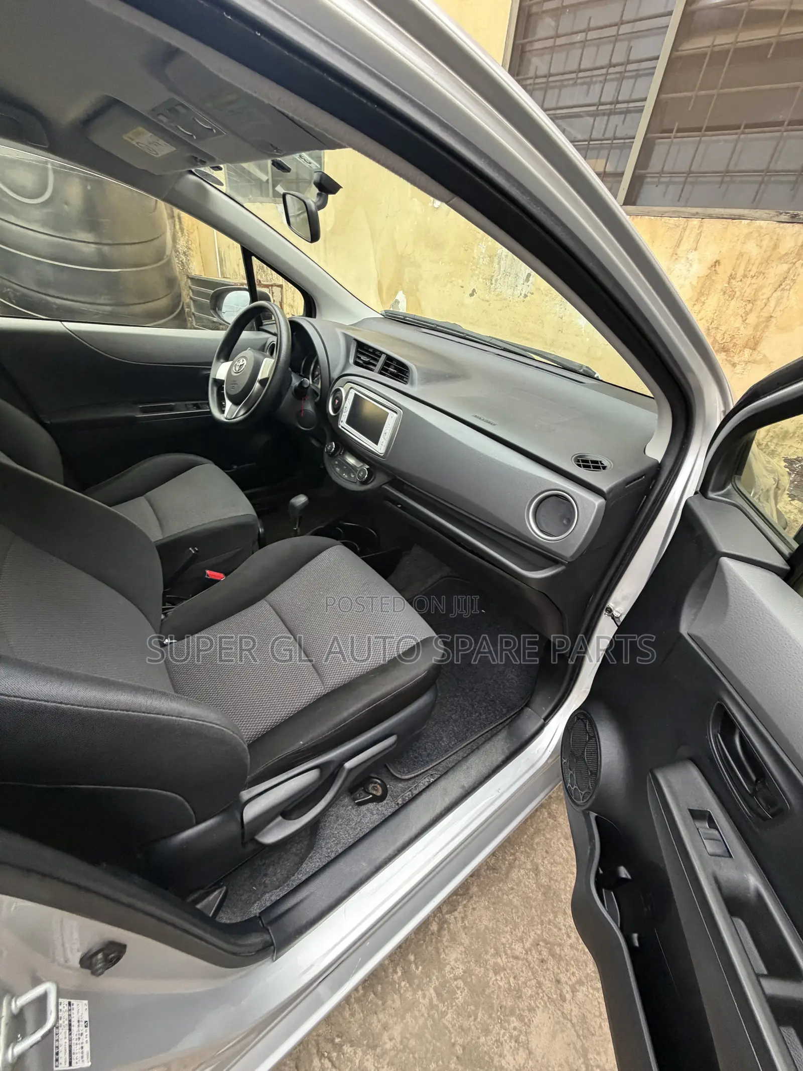 Toyota Vitz 1.3 FWD 5dr 2014 Silver