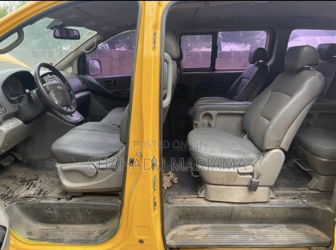 Hyundai H1 2017 Yellow