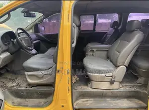 Hyundai H1 2017 Yellow
