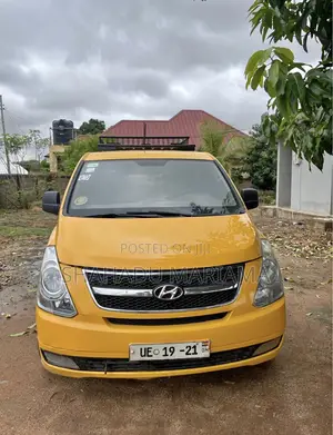 Hyundai H1 2017 Yellow