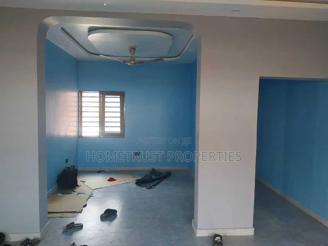 6bdrm Duplex in Asylum Down, Happy FM Area for rent