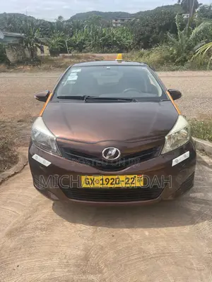 Toyota Vitz 1.3 AWD 3dr 2012 Brown