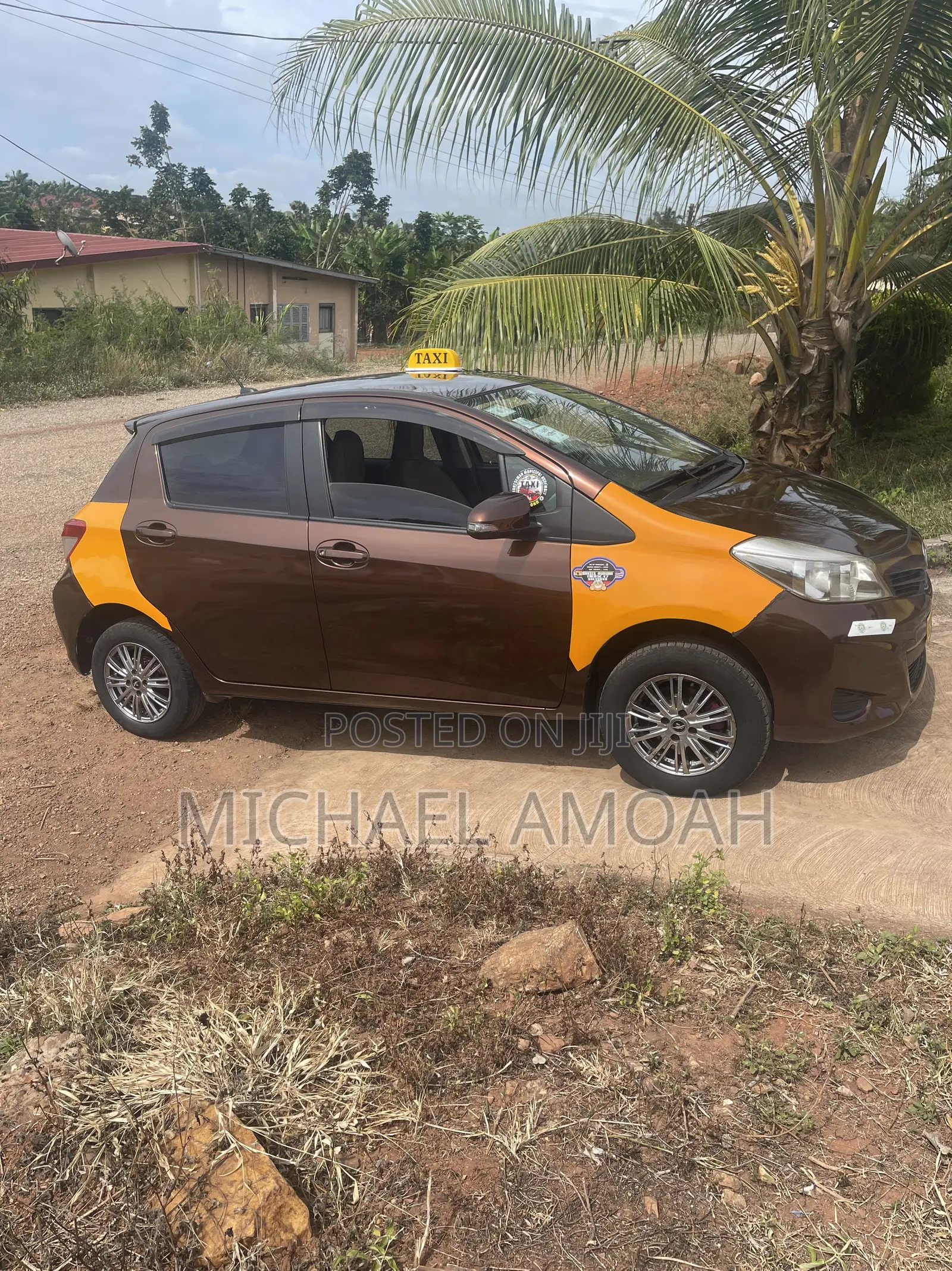 Toyota Vitz 1.3 AWD 3dr 2012 Brown