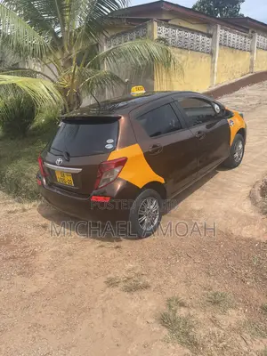 Toyota Vitz 1.3 AWD 3dr 2012 Brown