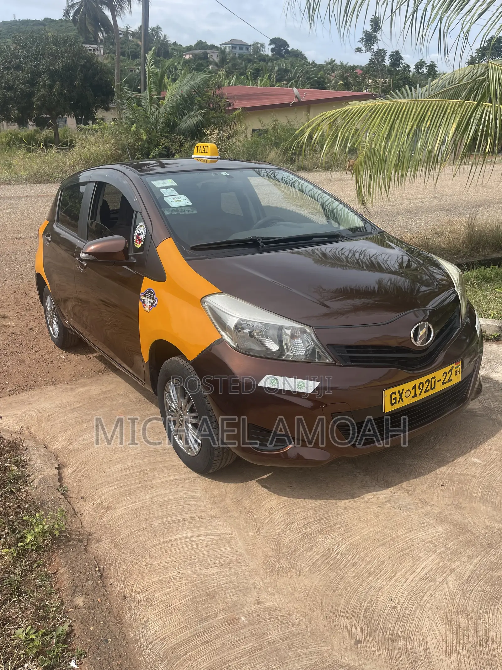 Toyota Vitz 1.3 AWD 3dr 2012 Brown