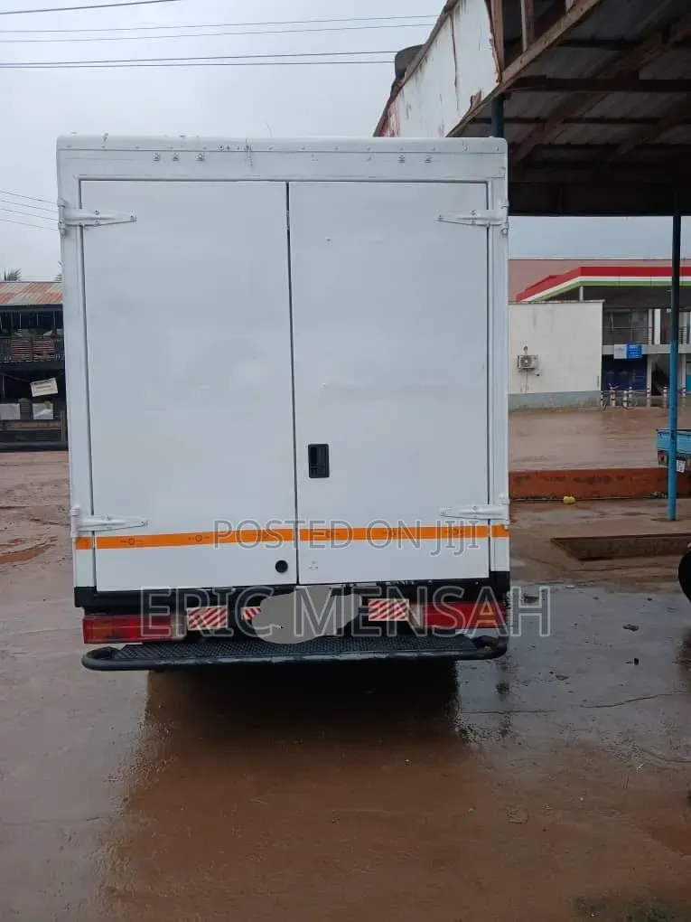 Mercedes-Benz Sprinter 2013 White