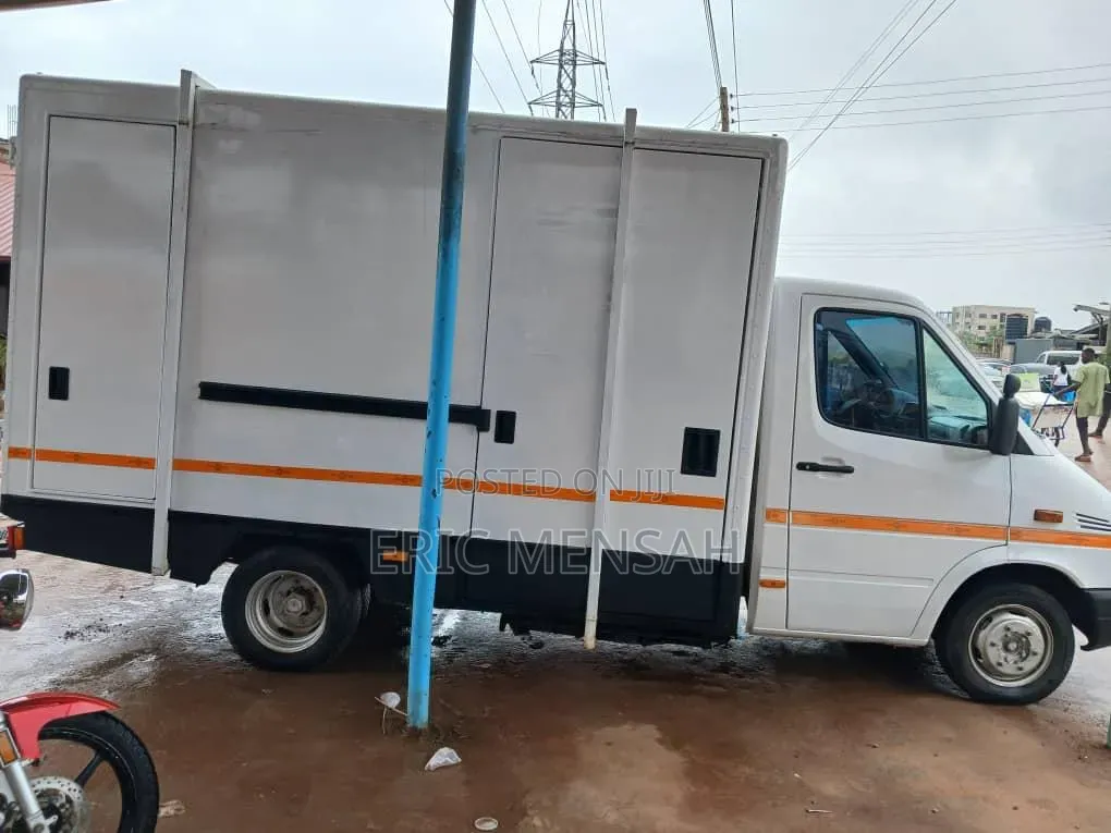 Mercedes-Benz Sprinter 2013 White