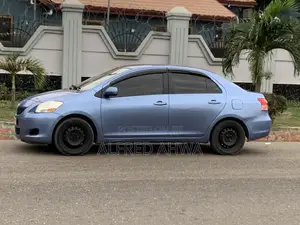 Toyota Yaris L Hatchback 3dr 2012 Blue