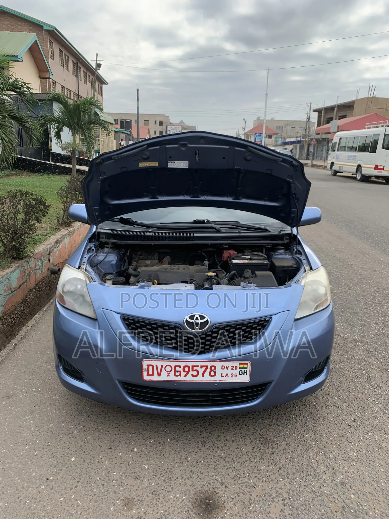 Toyota Yaris L Hatchback 3dr 2012 Blue