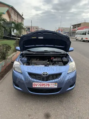 Toyota Yaris L Hatchback 3dr 2012 Blue