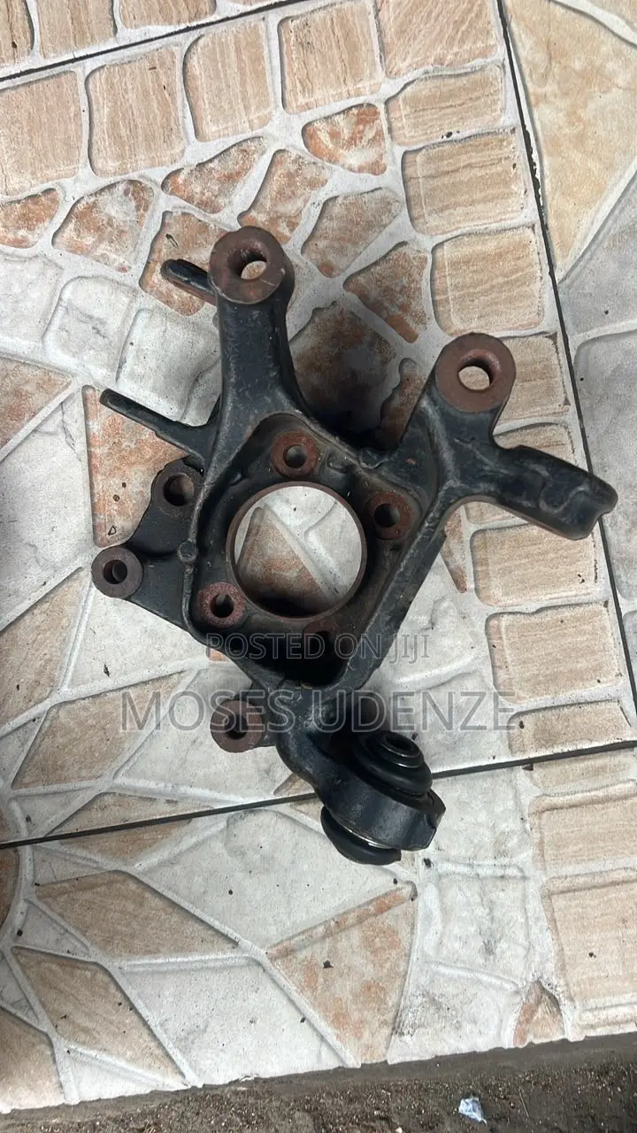Toyota RAV4 2012,13,14,15,16,17 Back Hub Hanger
