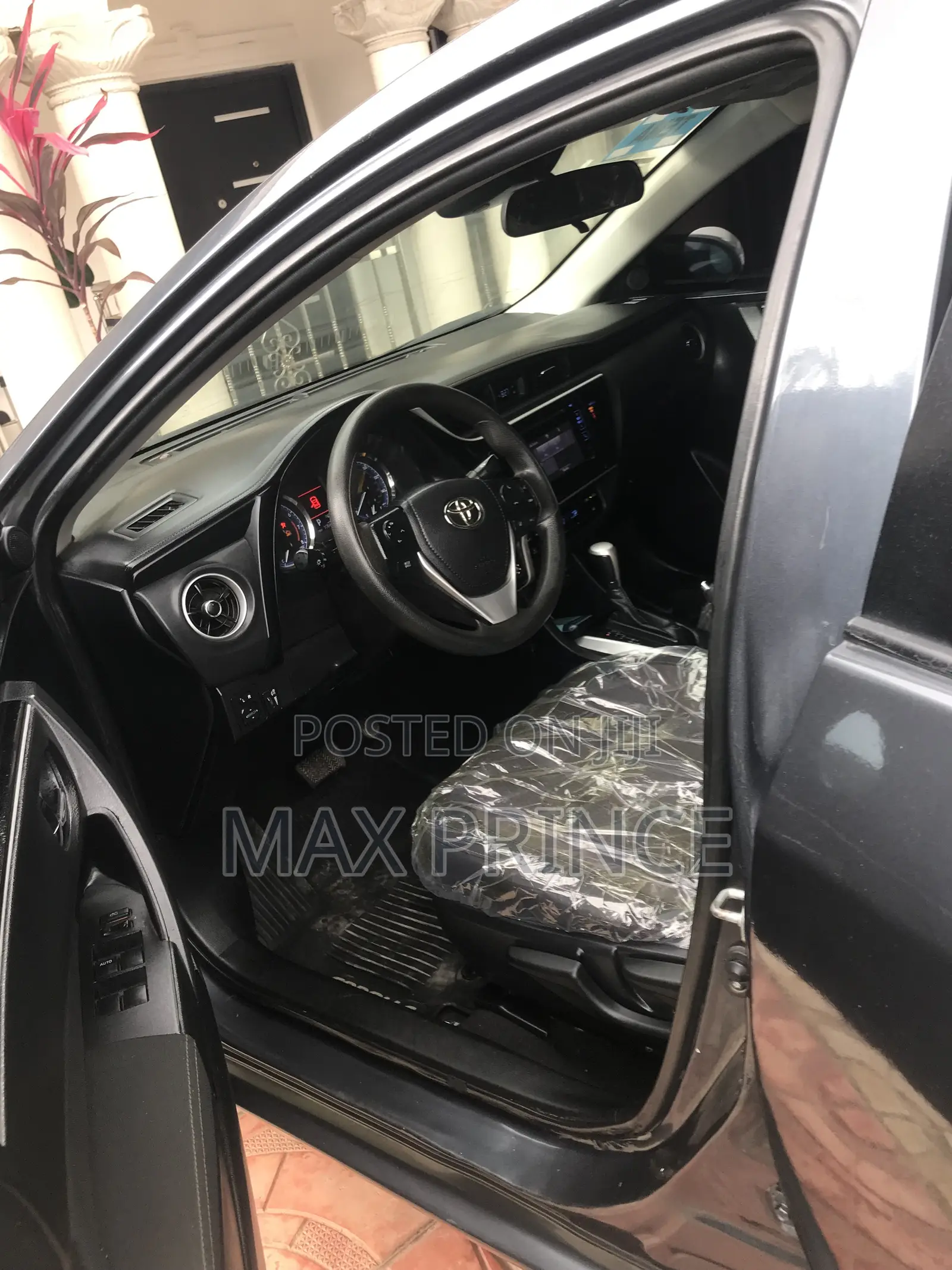 Toyota Corolla LE Eco (1.8L 4cyl 2A) 2019 Gray