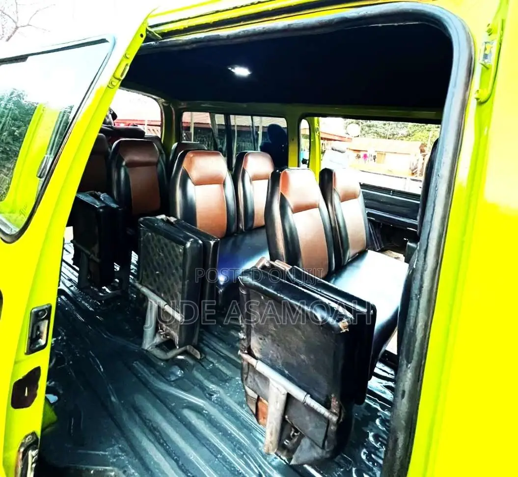 Toyota HiAce 2009 Green