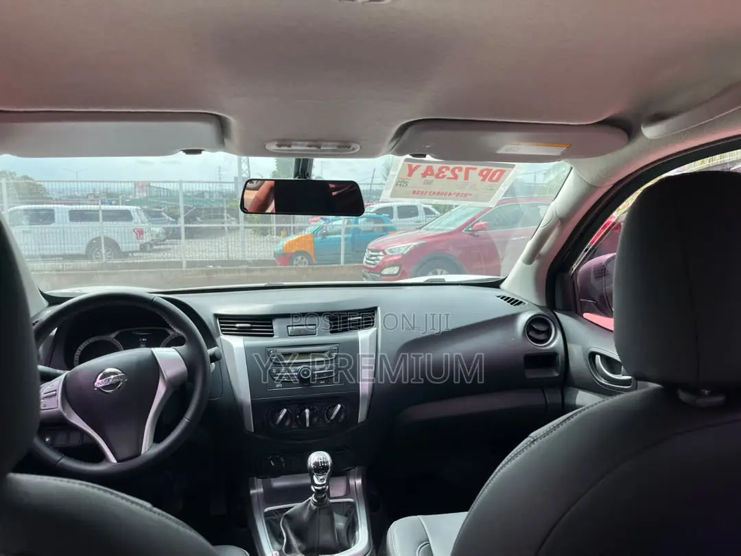 Nissan Navara 2019 White