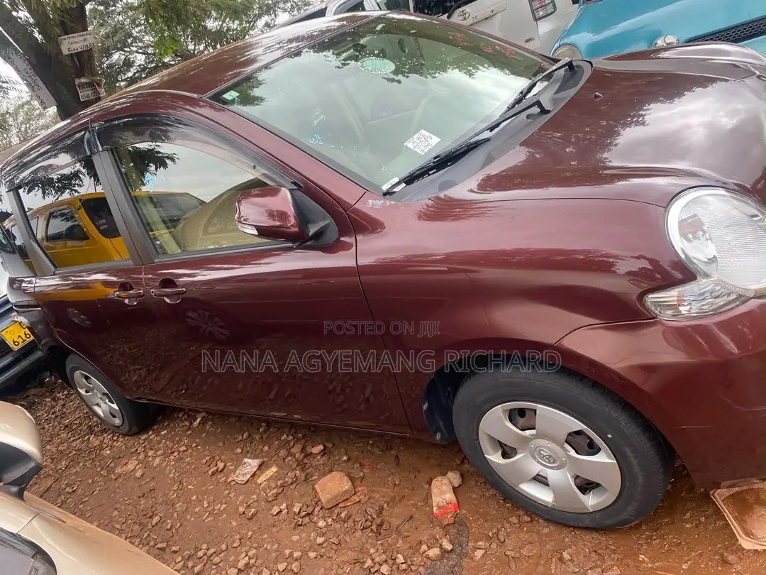 Toyota Sienta 1.5 FWD 2013 Burgundy