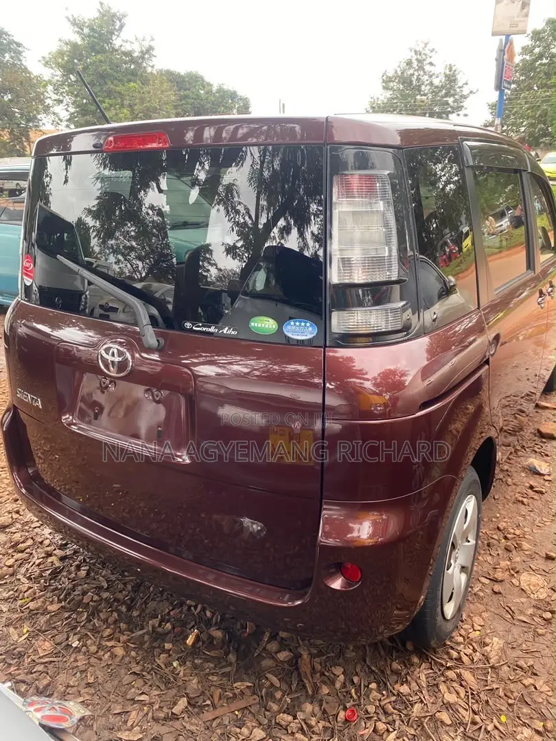 Toyota Sienta 1.5 FWD 2013 Burgundy