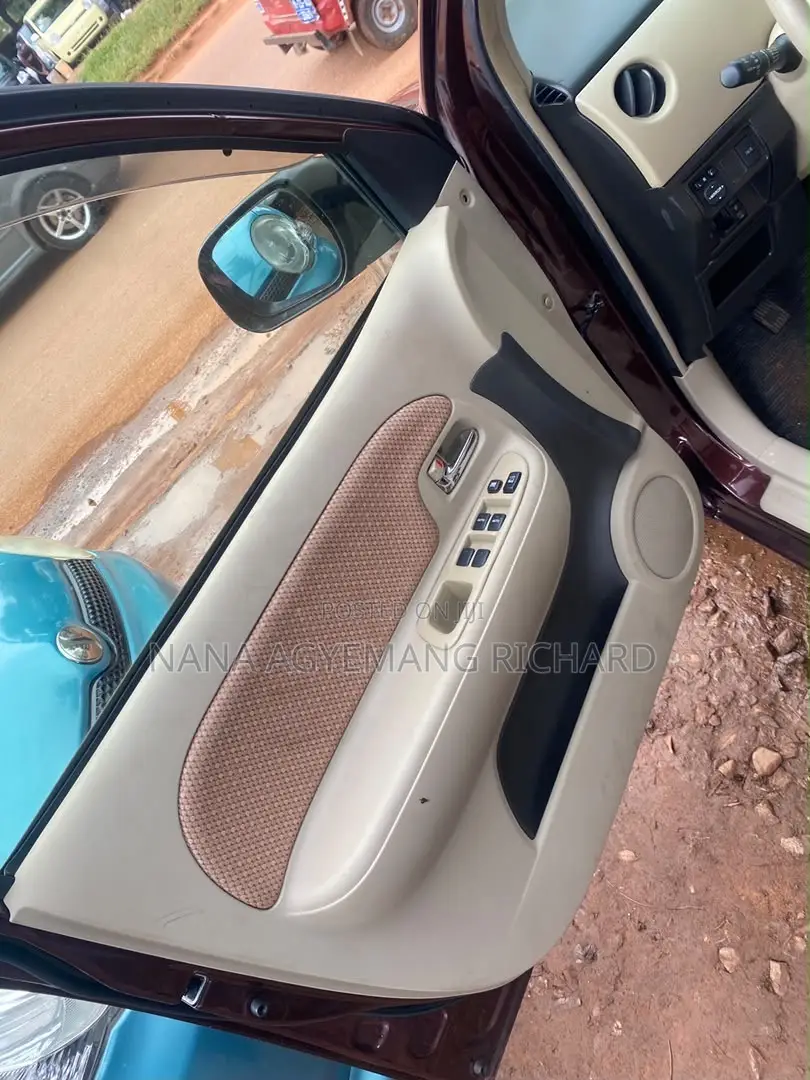 Toyota Sienta 1.5 FWD 2013 Burgundy