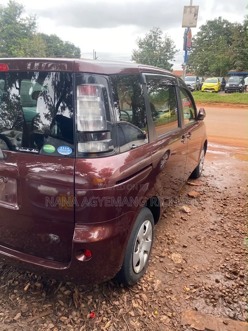 Toyota Sienta 1.5 FWD 2013 Burgundy