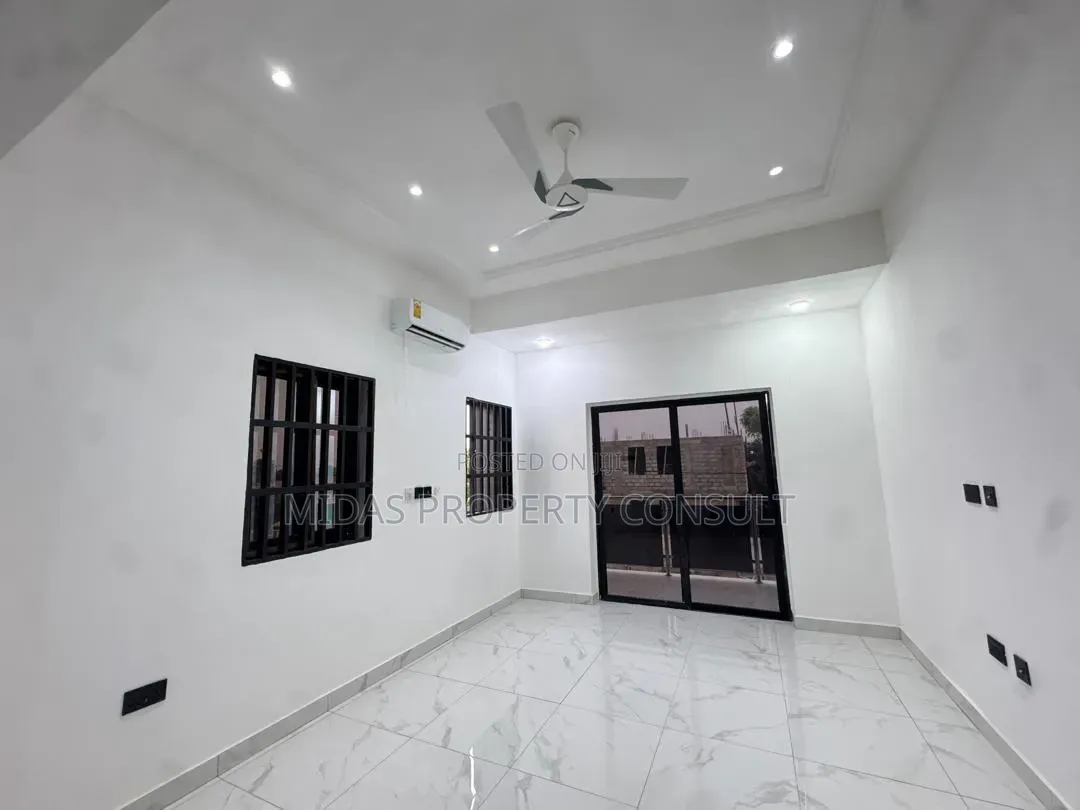 4bdrm House in Lakeside Estate for sale