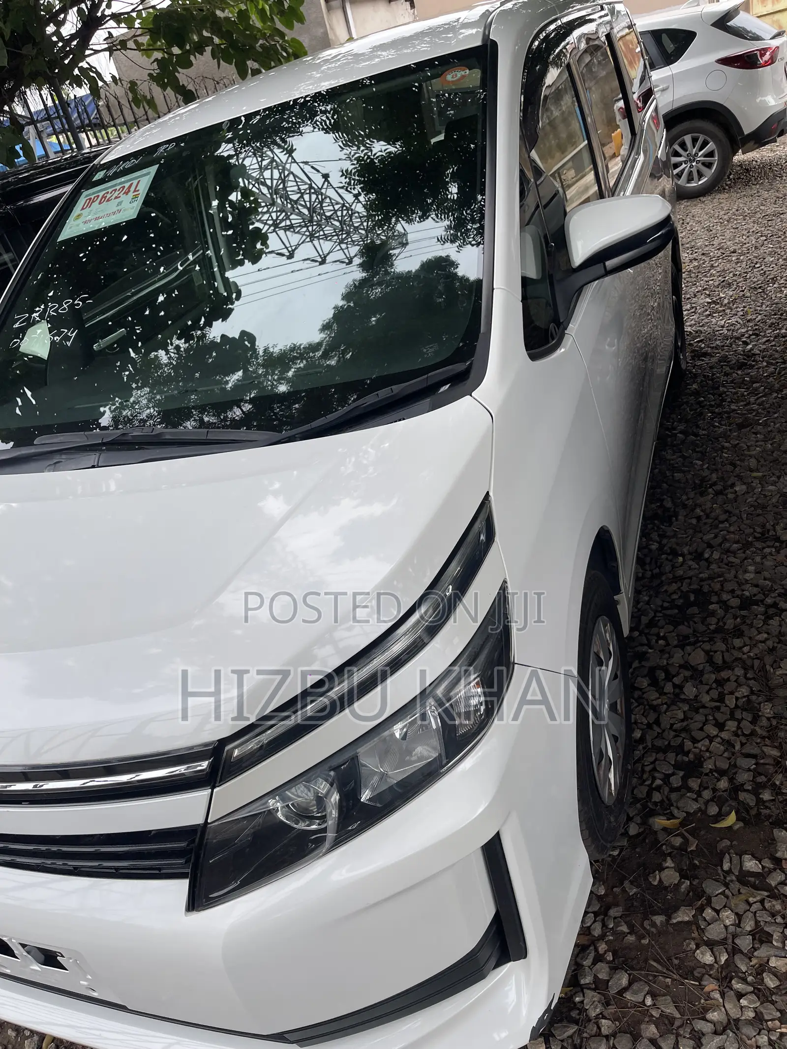 Toyota Voxy X C Package 2WD 8-Seater 2017 White