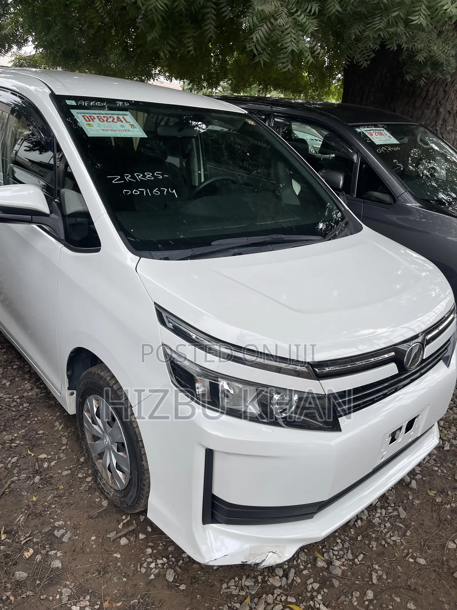 Toyota Voxy X C Package 2WD 8-Seater 2017 White
