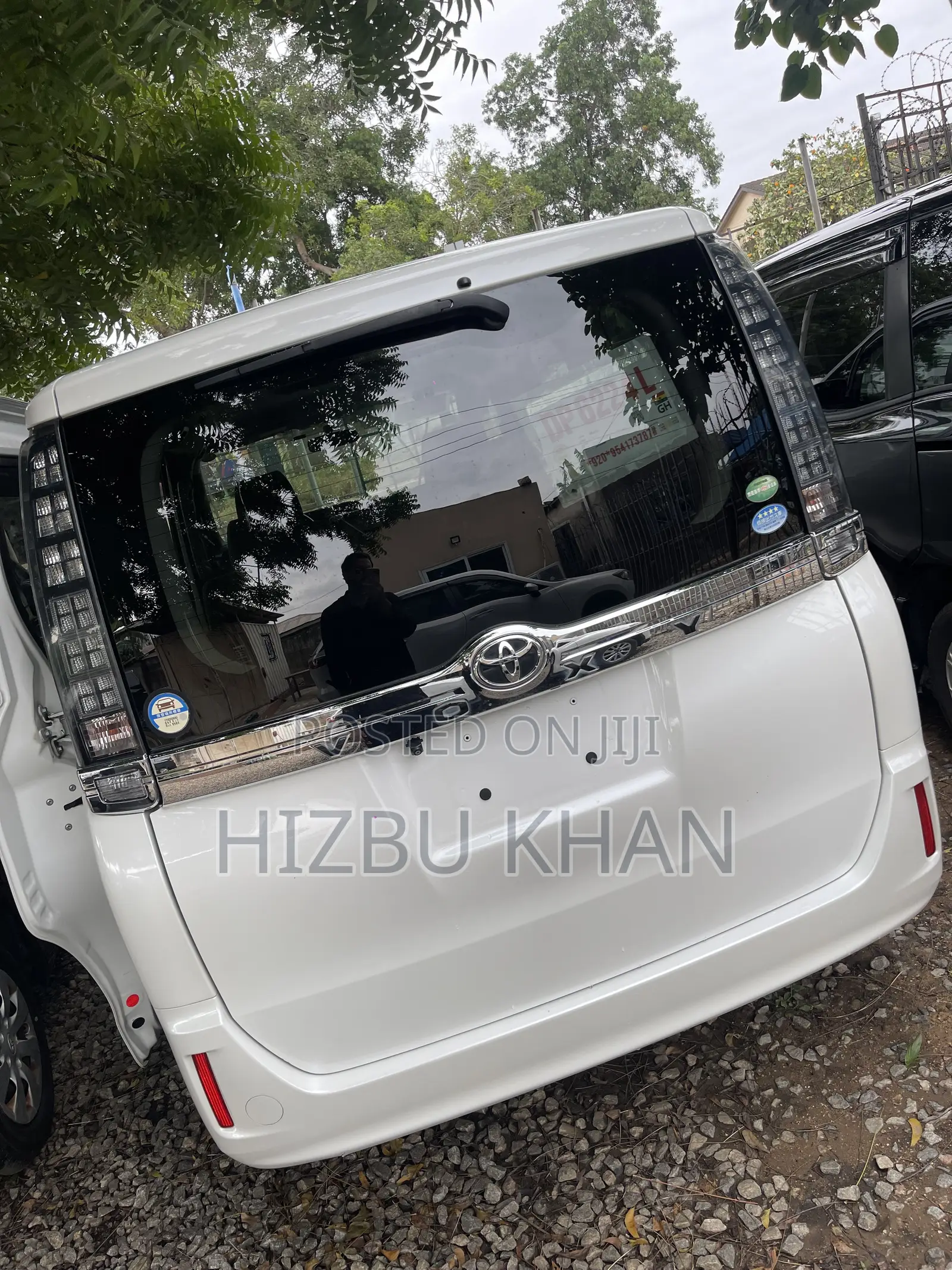 Toyota Voxy X C Package 2WD 8-Seater 2017 White