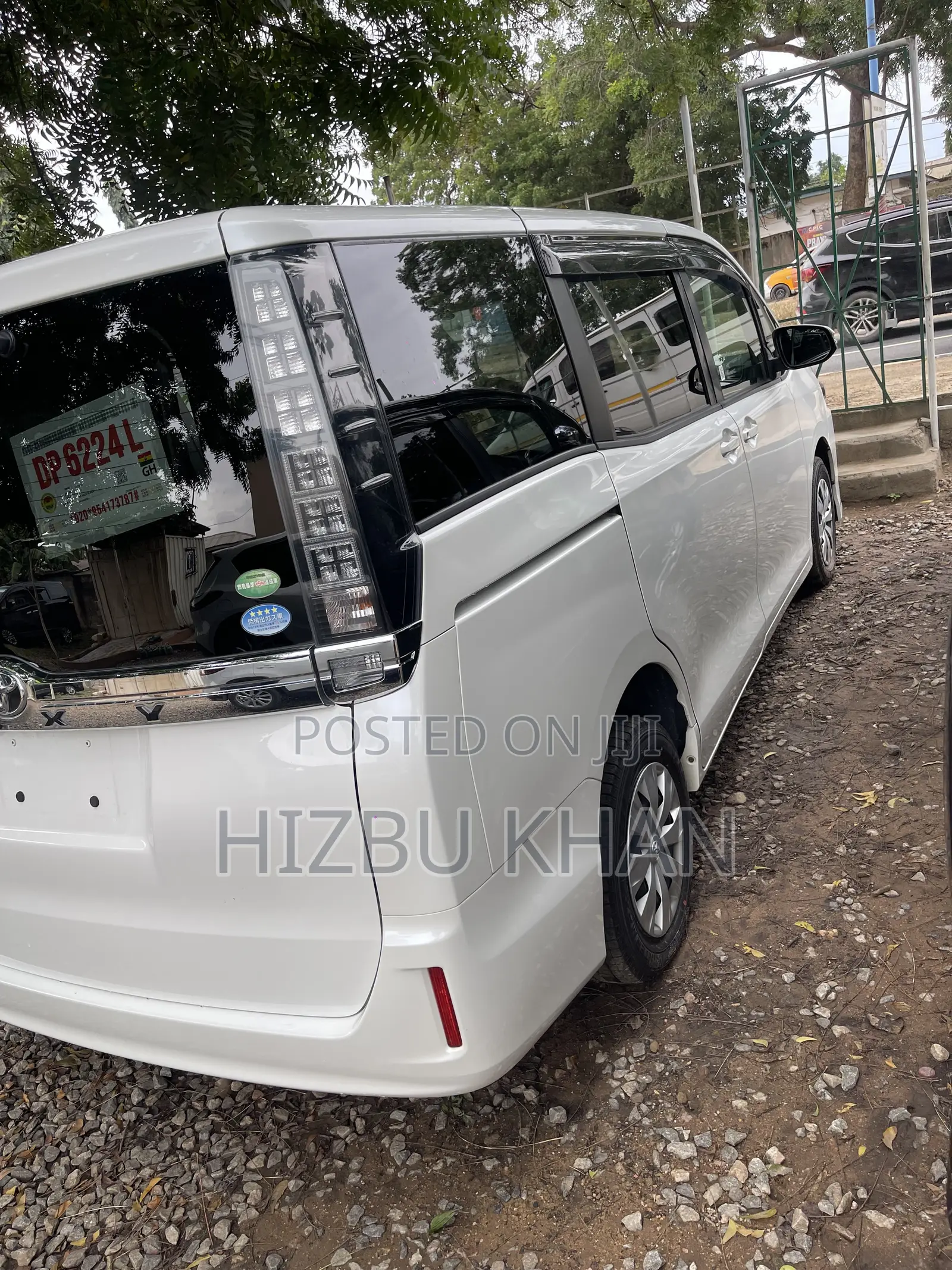 Toyota Voxy X C Package 2WD 8-Seater 2017 White