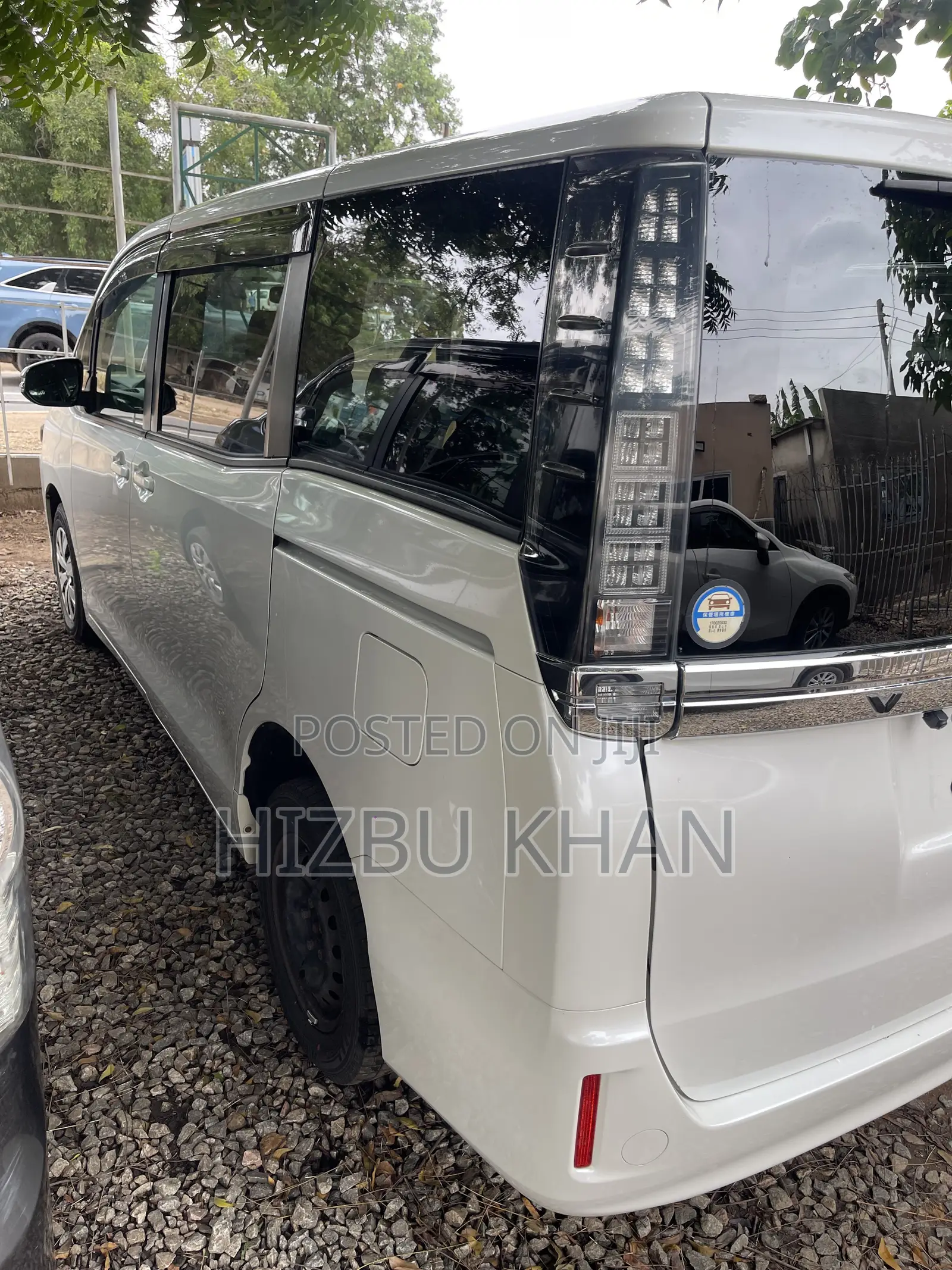 Toyota Voxy X C Package 2WD 8-Seater 2017 White