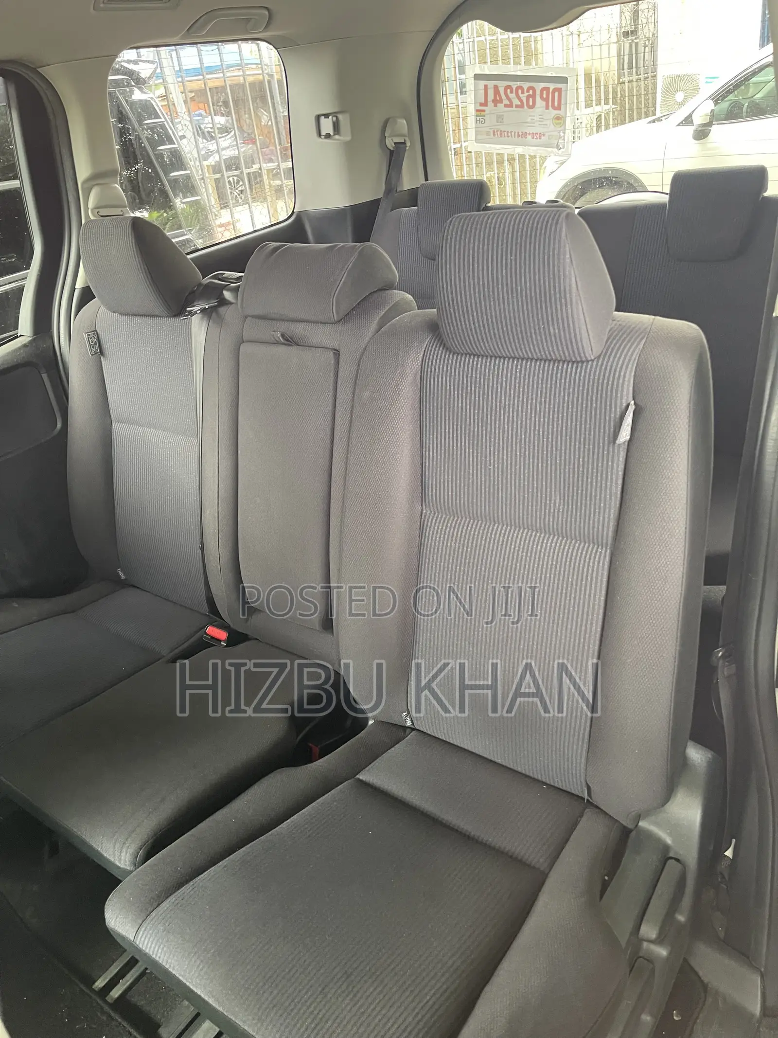 Toyota Voxy X C Package 2WD 8-Seater 2017 White