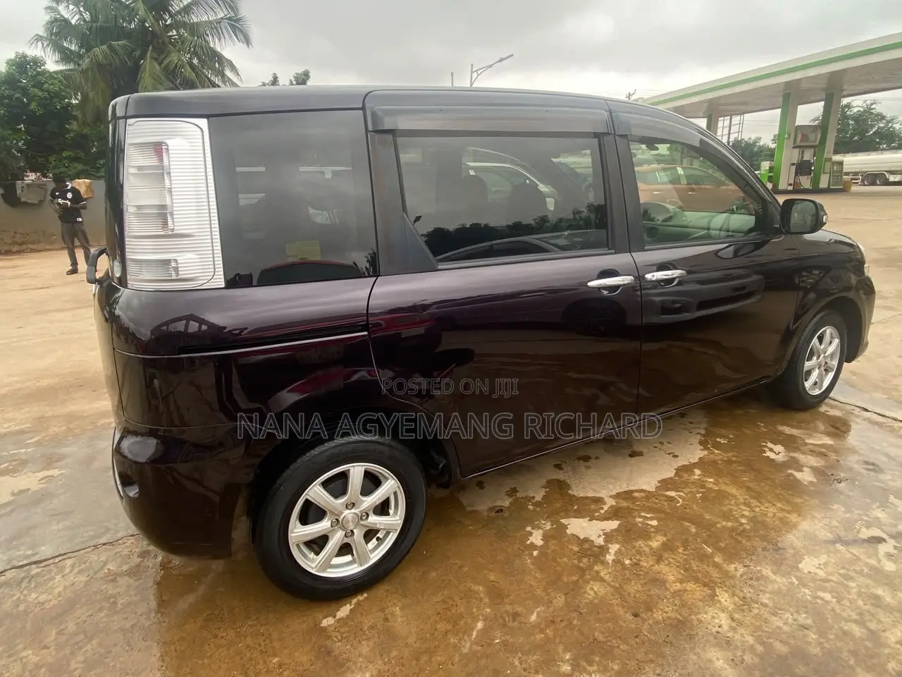 Toyota Sienta 1.5 FWD 2015 Burgundy