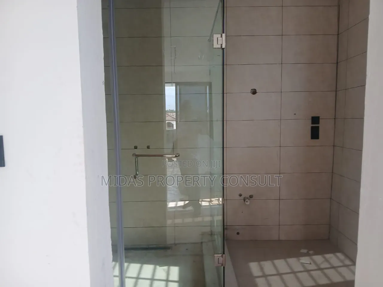 8bdrm House in Ghana Canada, Otano for sale