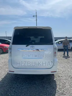 Toyota Voxy ZS 2WD 7-Seater 2013 White