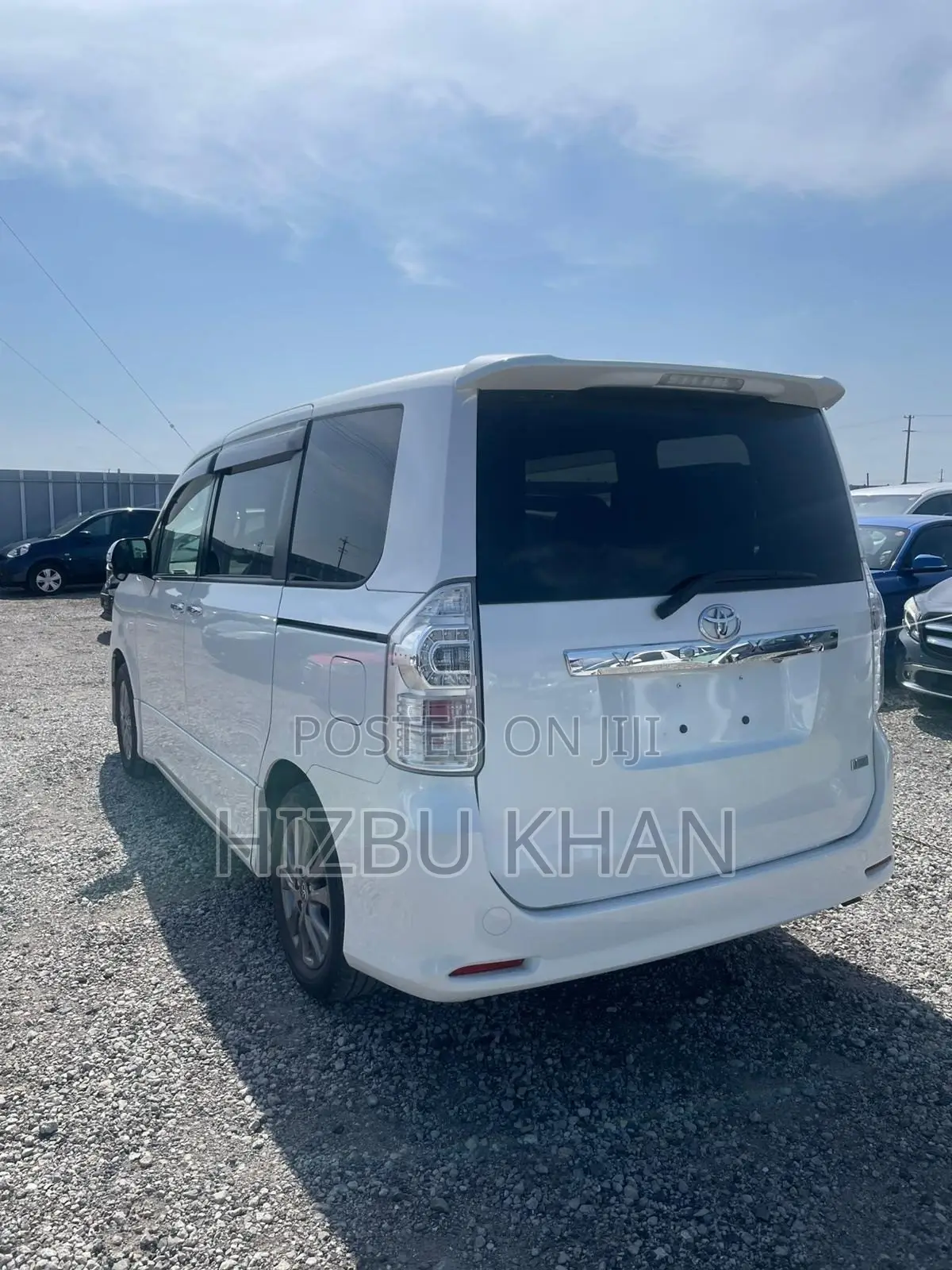 Toyota Voxy ZS 2WD 7-Seater 2013 White