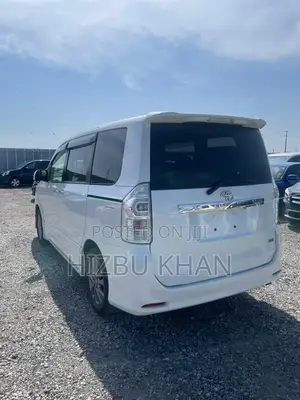 Toyota Voxy ZS 2WD 7-Seater 2013 White