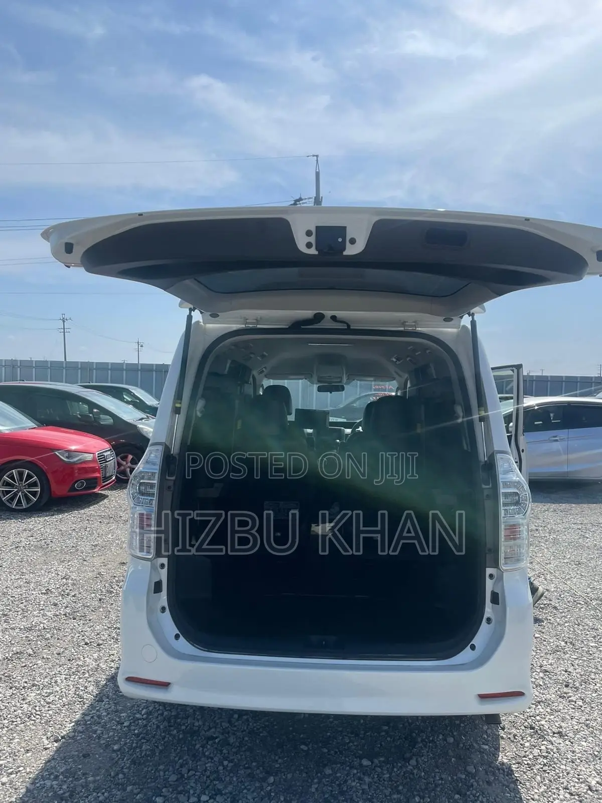 Toyota Voxy ZS 2WD 7-Seater 2013 White