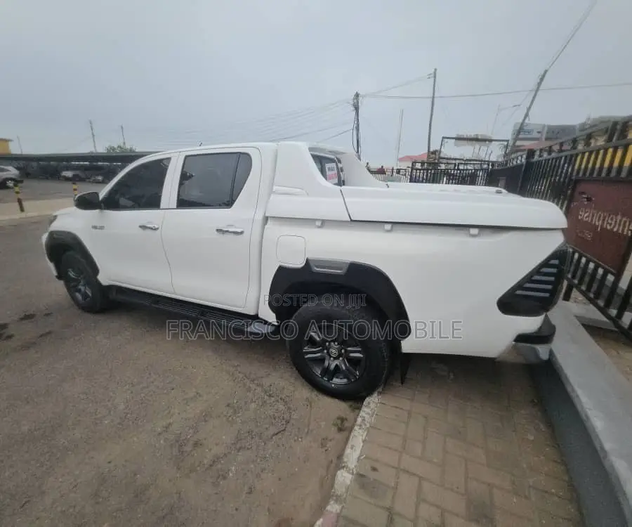 Toyota Hilux Revo Double Cab Petrol 2.7 AWD 2021 White