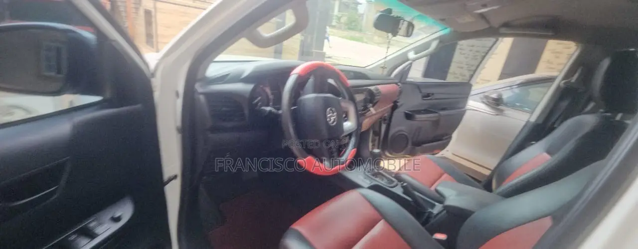 Toyota Hilux Revo Double Cab Petrol 2.7 AWD 2021 White