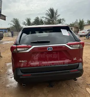 Toyota RAV4 LE AWD 2020 Red