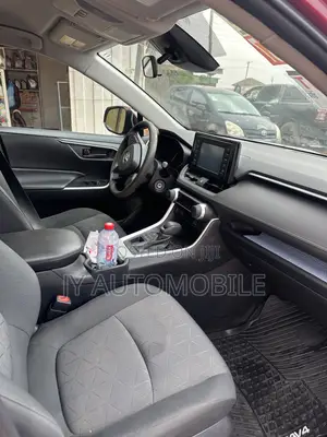 Toyota RAV4 LE AWD 2020 Red